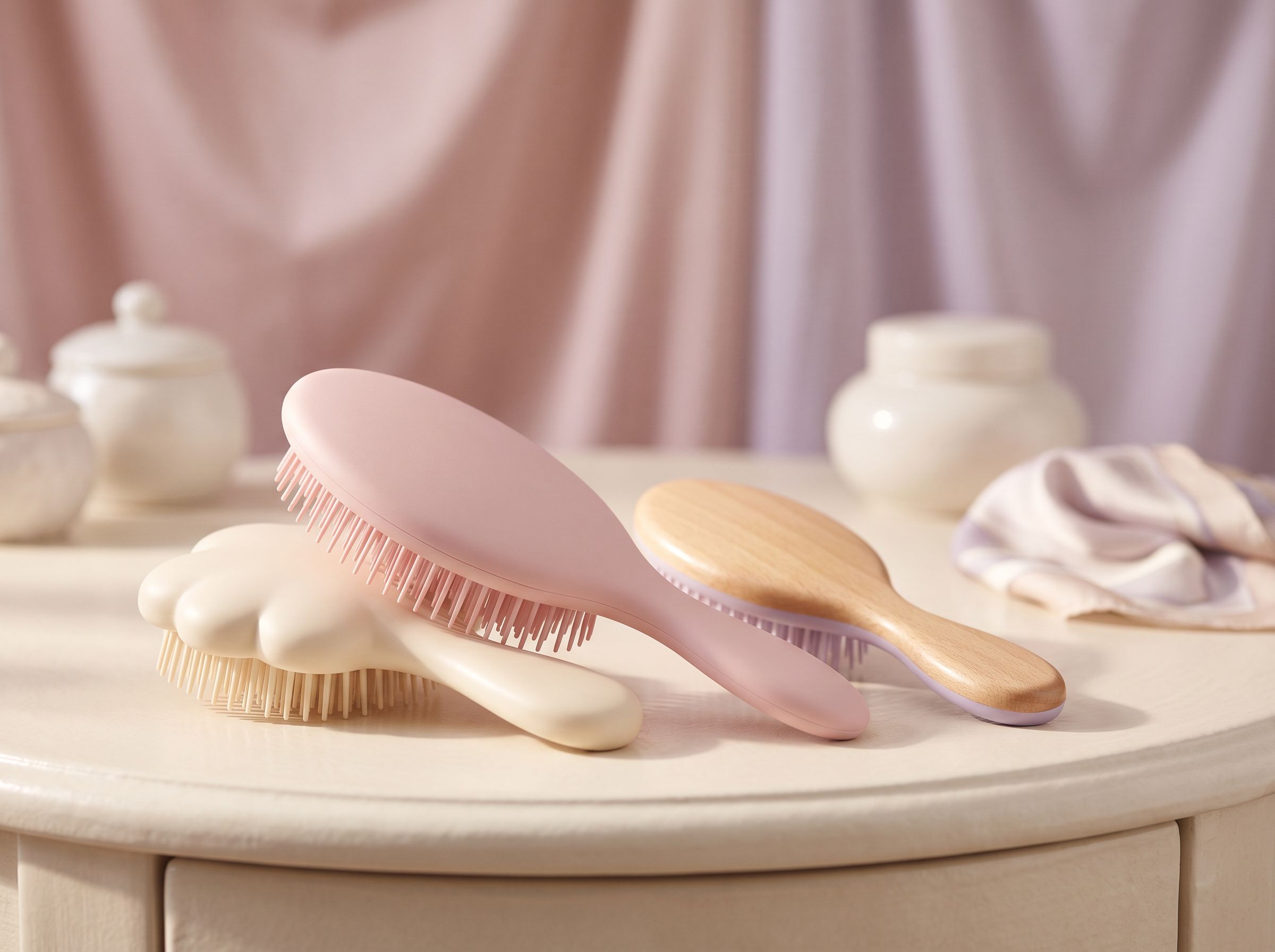 Comment les materiaux dune brosse a cheveux influencent ils la sante des cheveux